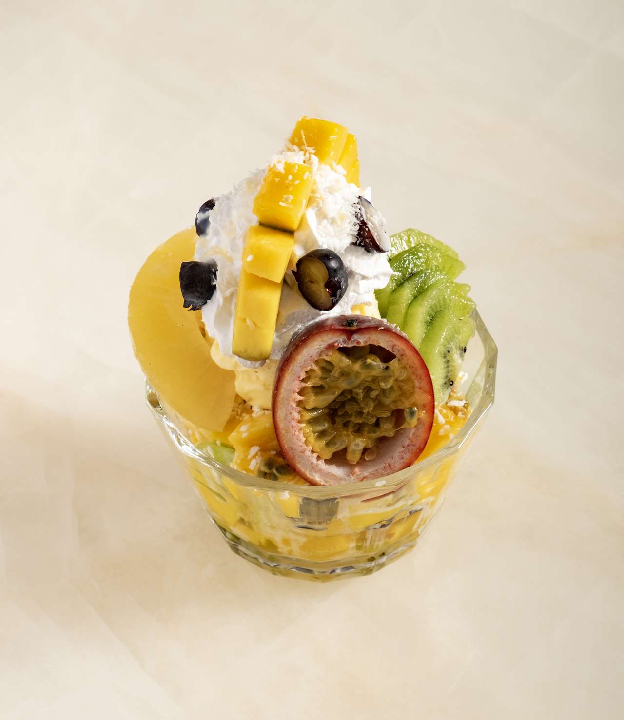 سلطة فواكه استيوائية